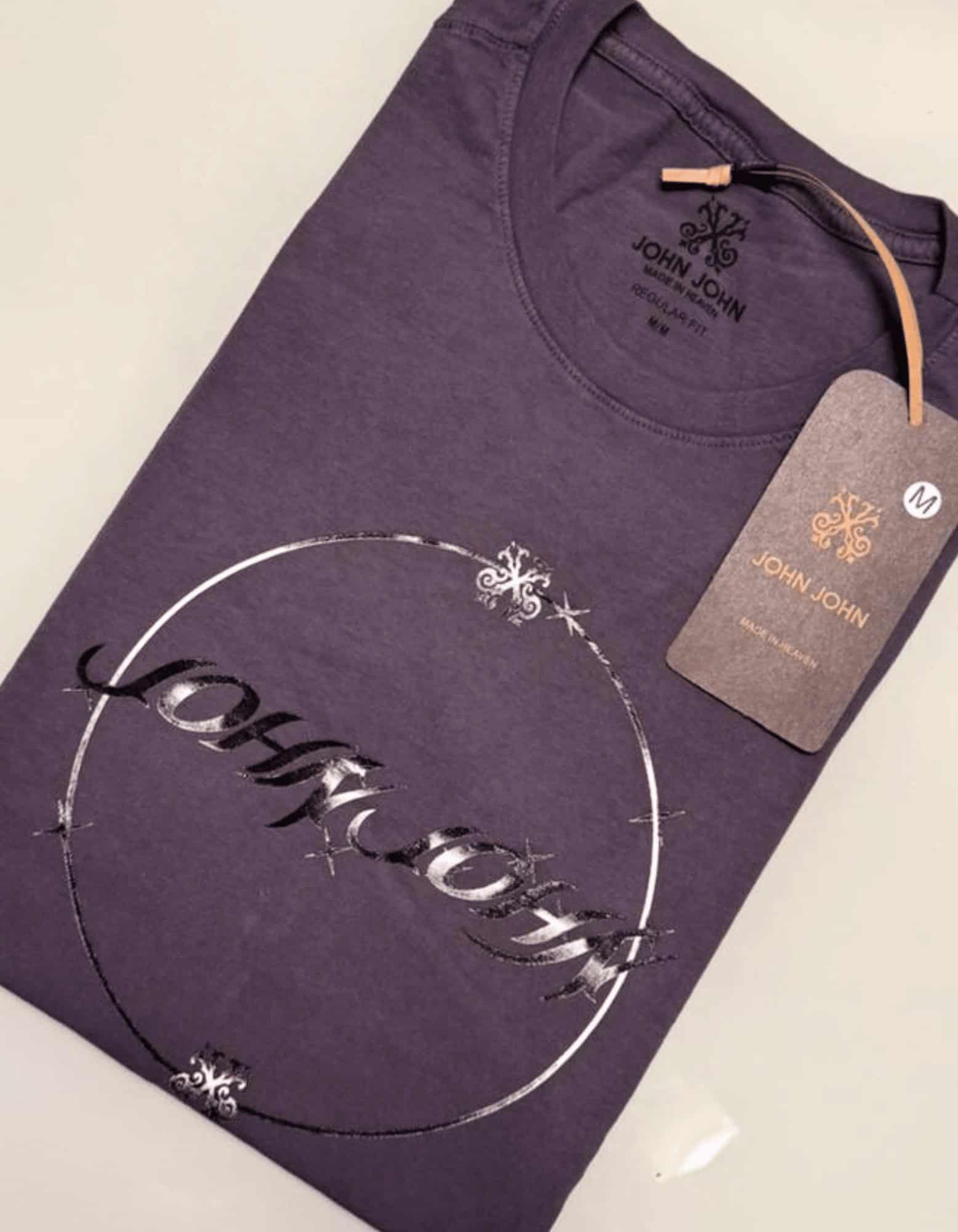 Cópia de Cópia de Cópia de Cópia de Cópia de Cópia de Cópia de Cópia de Cópia de FORMA GRANDE - 2025-11-26T150410.186 Camiseta JOHN #c255 - Imagem 1